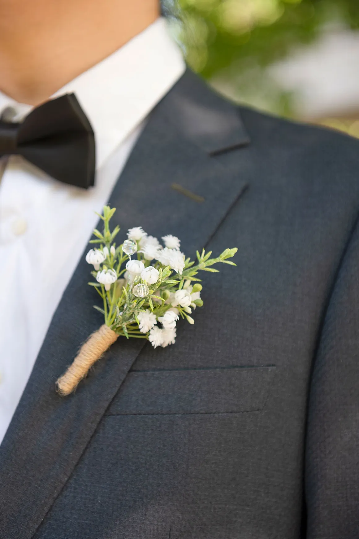 Boutonnieres for Guests in Baby's Breath