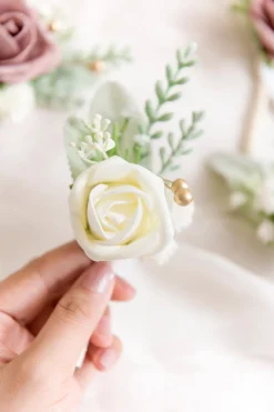 Boutonnieres in Dusty Rose & Cream