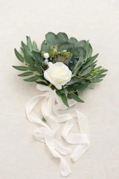 Bridesmaid Posy in Natural Whites（Set of 1 ）