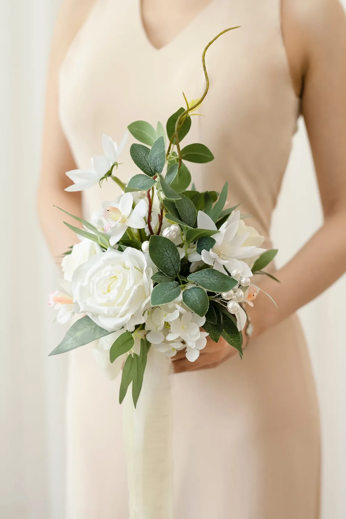 Free-Form Bridesmaid Bouquets in Natural White (Set of 1)